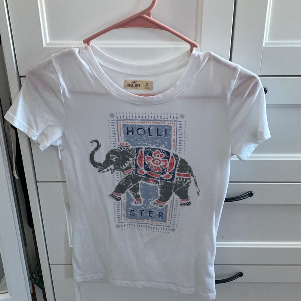 It has a elephant on the front. It is a XS.